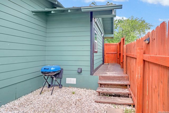 713 Lockhart, San Antonio, TX 78202