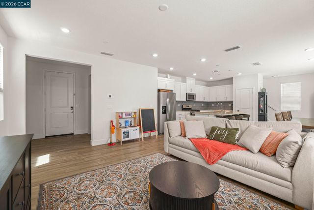 122 Granite Way, Oakley, CA 94561