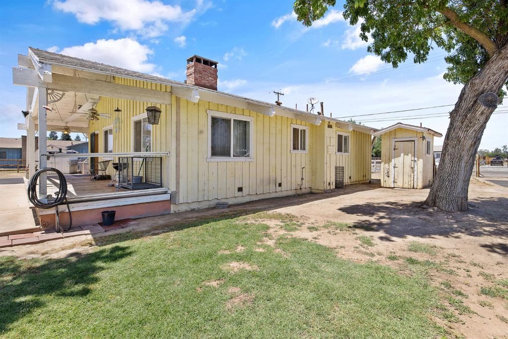 Image 10 of property listing at 3725 W Olive Avenue, Fresno, CA 93722