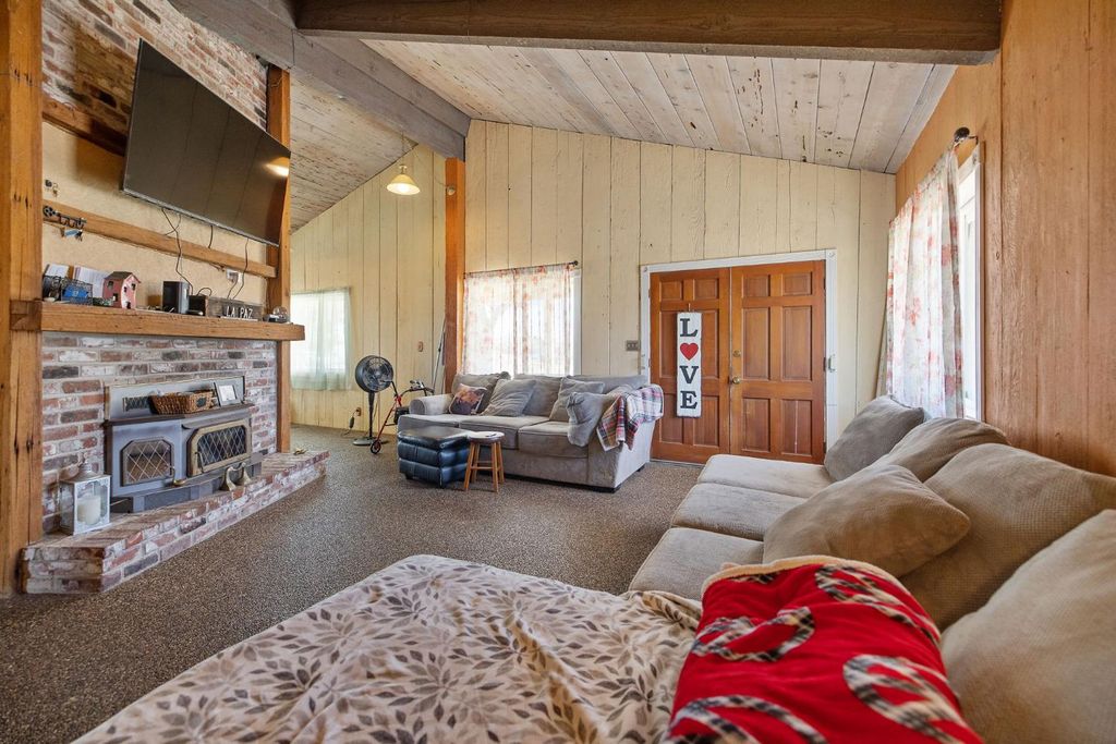Image 17 of property listing at 3725 W Olive Avenue, Fresno, CA 93722