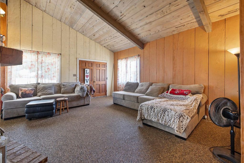 Image 19 of property listing at 3725 W Olive Avenue, Fresno, CA 93722