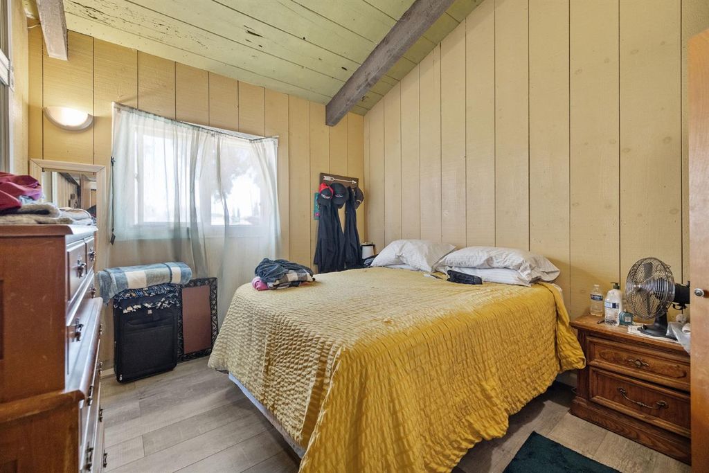Image 21 of property listing at 3725 W Olive Avenue, Fresno, CA 93722