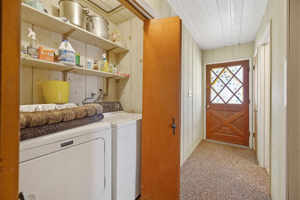 Image 23 of property listing at 3725 W Olive Avenue, Fresno, CA 93722