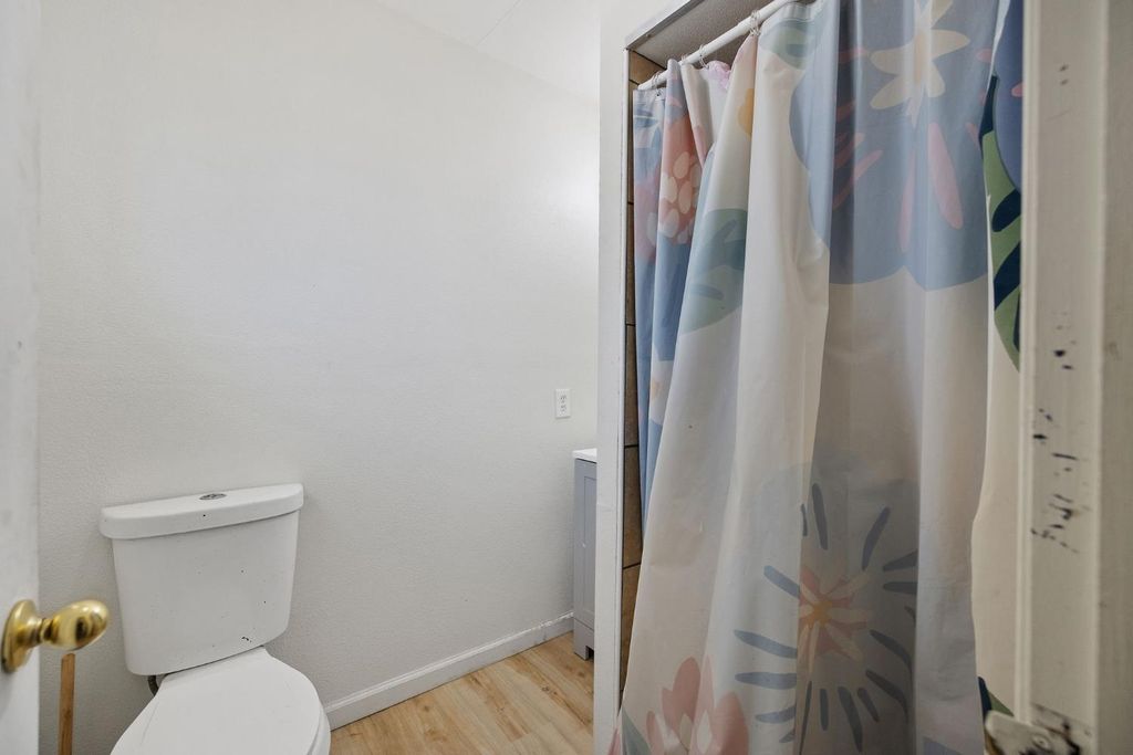 Image 30 of property listing at 3725 W Olive Avenue, Fresno, CA 93722