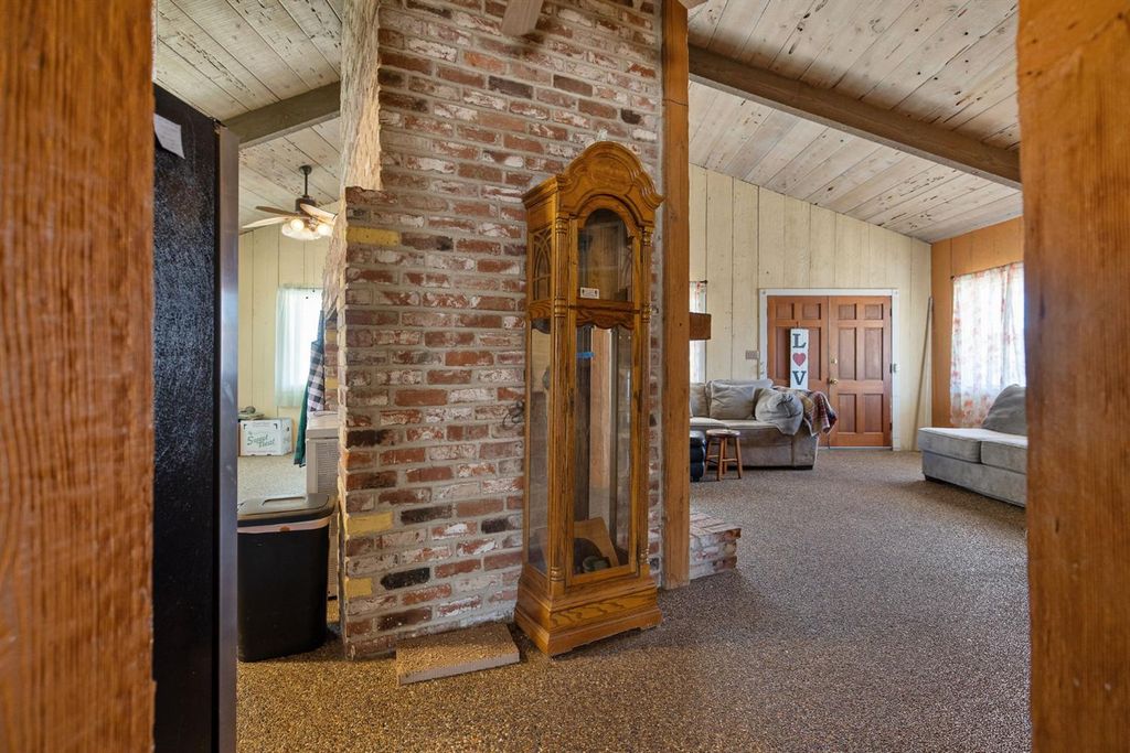Image 31 of property listing at 3725 W Olive Avenue, Fresno, CA 93722
