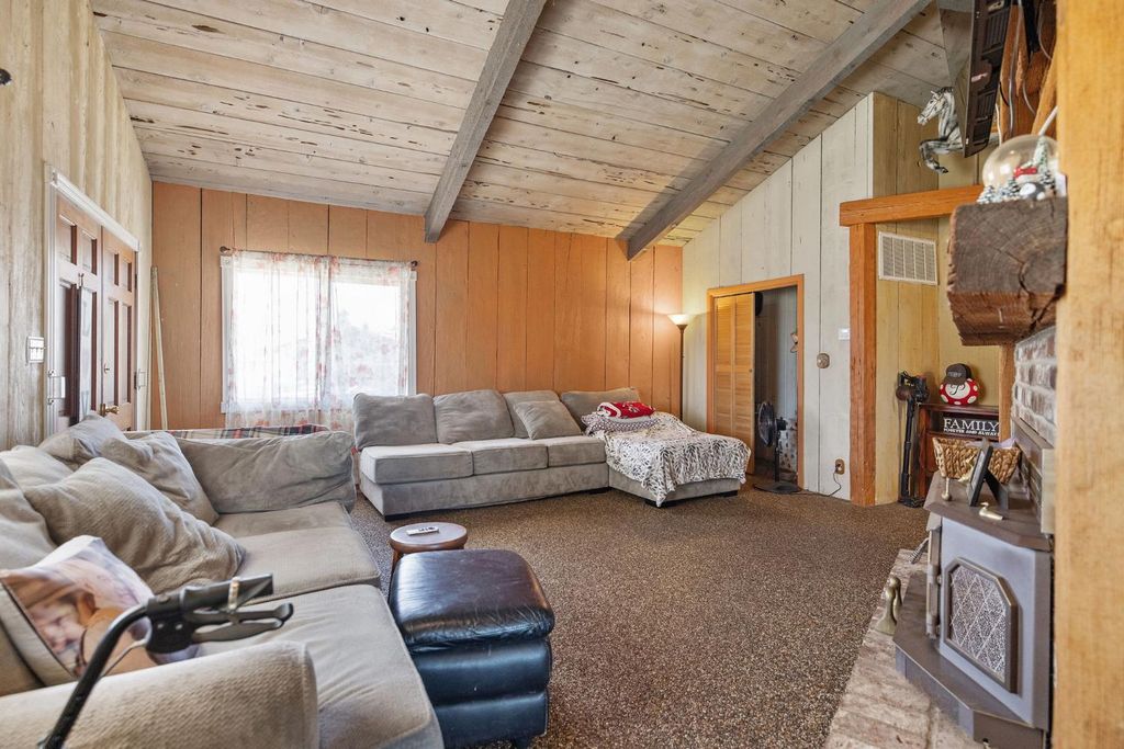 Image 33 of property listing at 3725 W Olive Avenue, Fresno, CA 93722