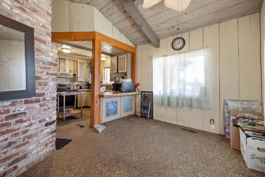 Image 34 of property listing at 3725 W Olive Avenue, Fresno, CA 93722