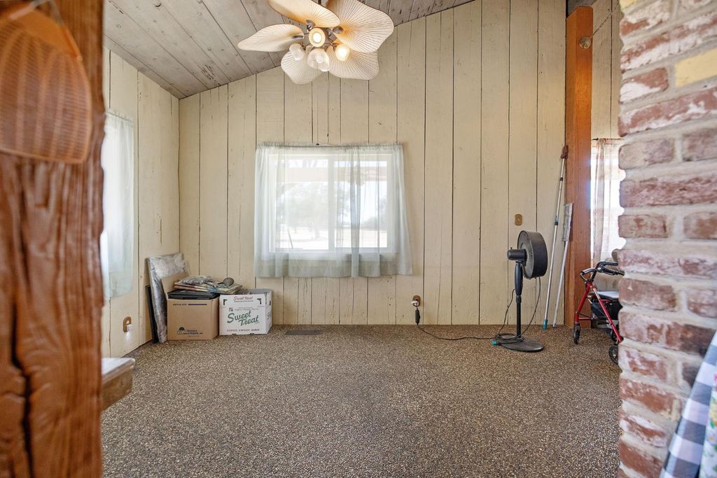 Image 35 of property listing at 3725 W Olive Avenue, Fresno, CA 93722
