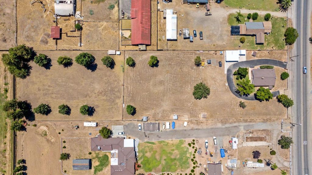 Image 4 of property listing at 3725 W Olive Avenue, Fresno, CA 93722