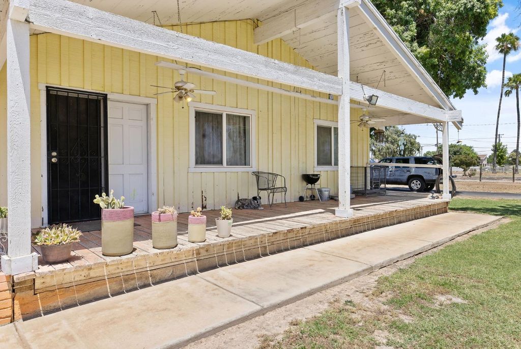 Image 43 of property listing at 3725 W Olive Avenue, Fresno, CA 93722