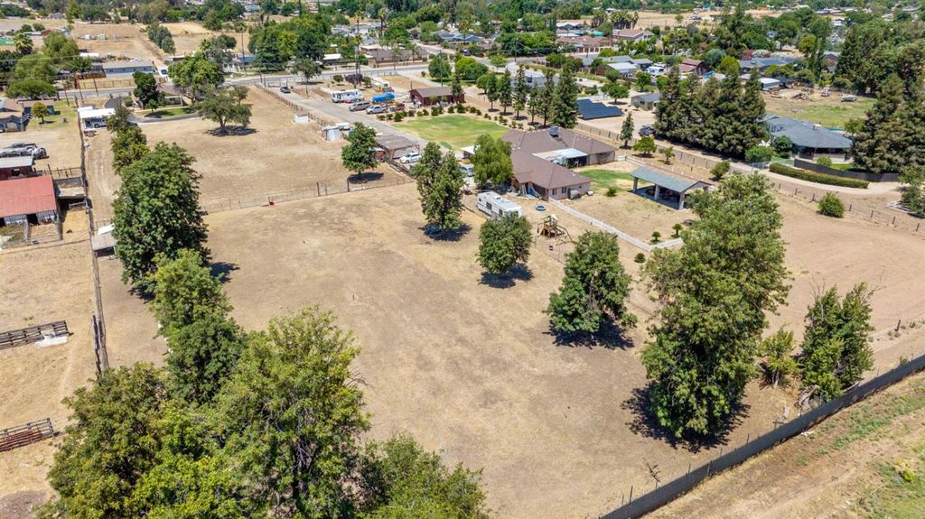 Image 5 of property listing at 3725 W Olive Avenue, Fresno, CA 93722
