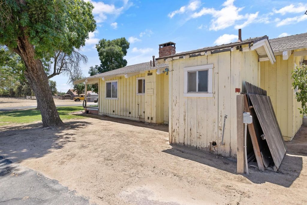 Image 9 of property listing at 3725 W Olive Avenue, Fresno, CA 93722
