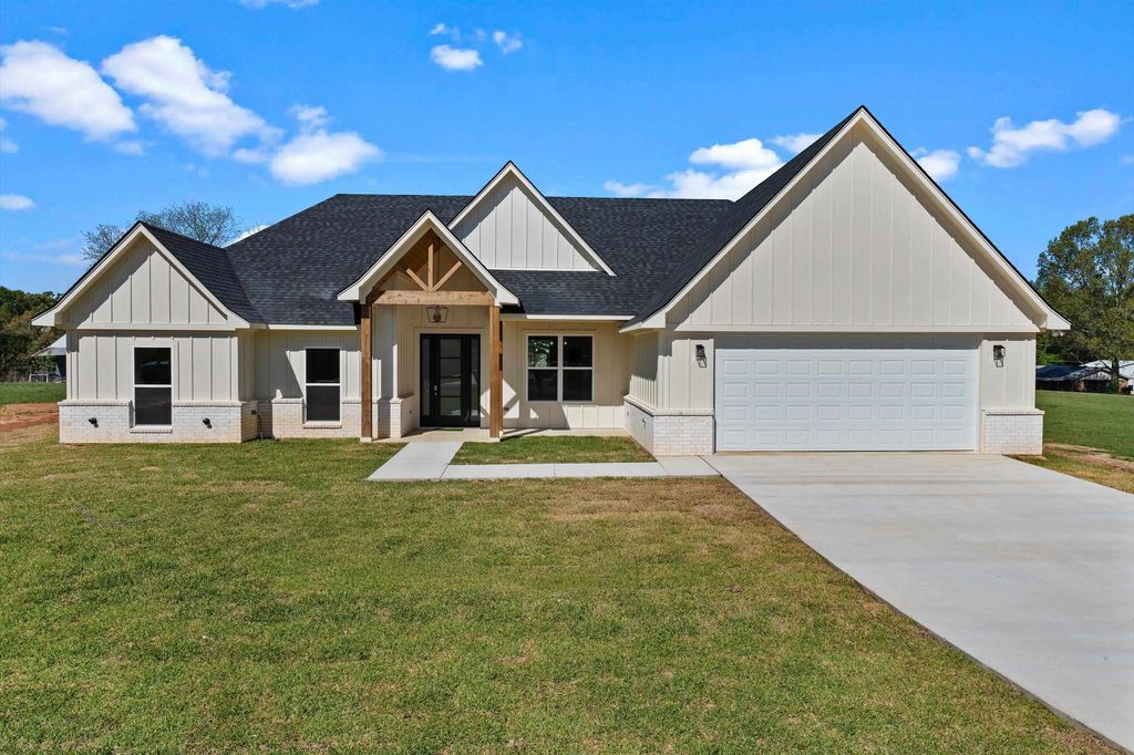 324 County Road 2204D, Tatum, TX 75691