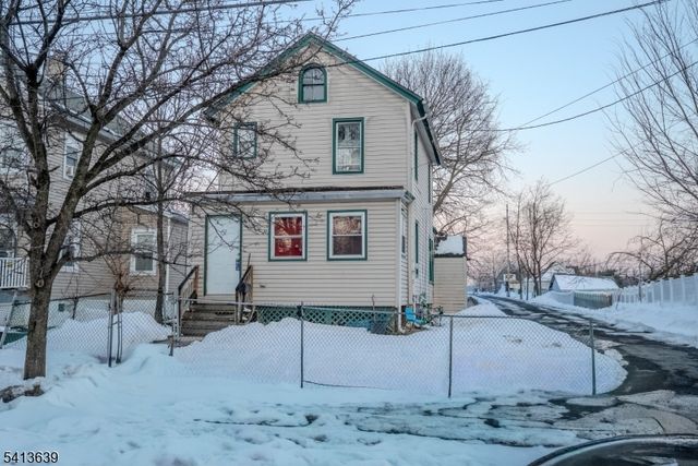 820 E 2Nd St, Plainfield City, NJ 07062