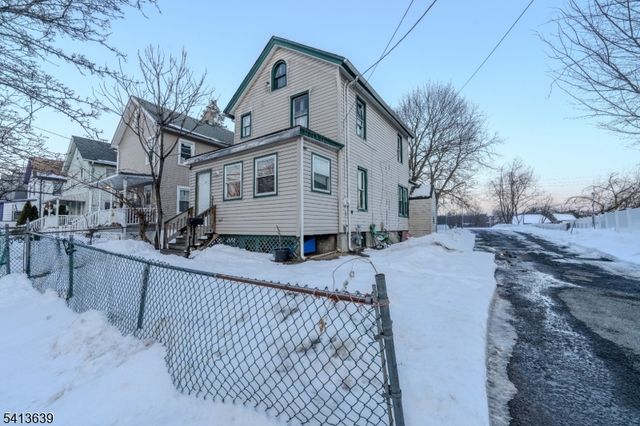 820 E 2Nd St, Plainfield City, NJ 07062