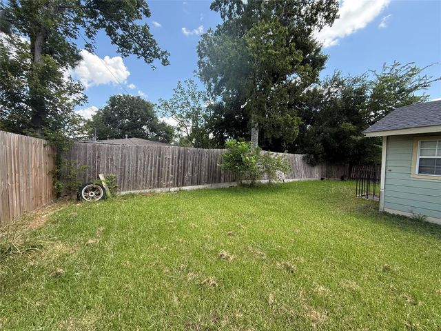 5651 Lyndhurst Drive, Houston, TX 77033