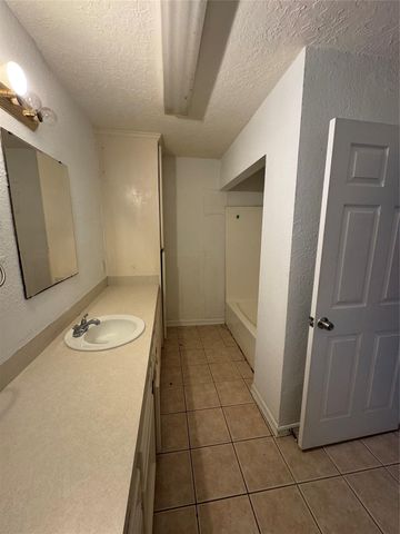 5651 Lyndhurst Drive, Houston, TX 77033