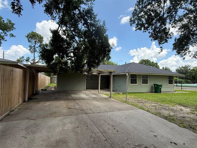 5651 Lyndhurst Drive, Houston, TX 77033