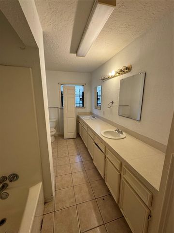 5651 Lyndhurst Drive, Houston, TX 77033