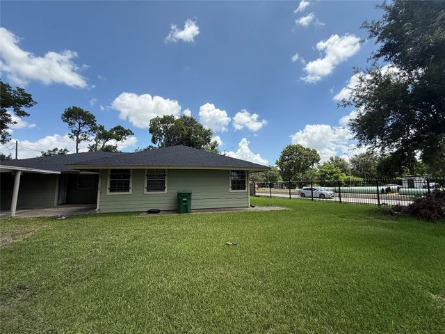 5651 Lyndhurst Drive, Houston, TX 77033