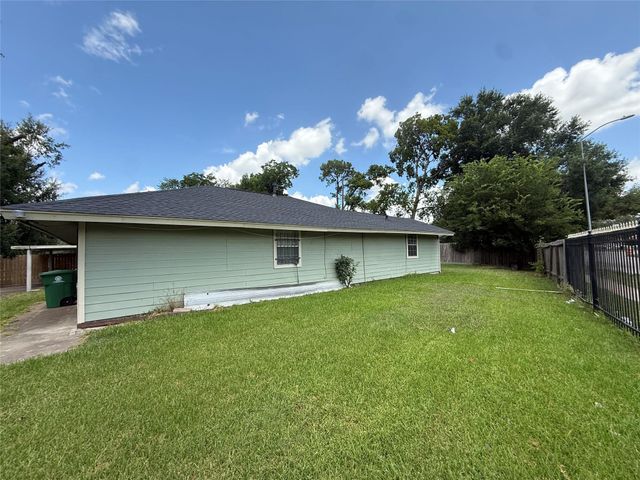5651 Lyndhurst Drive, Houston, TX 77033