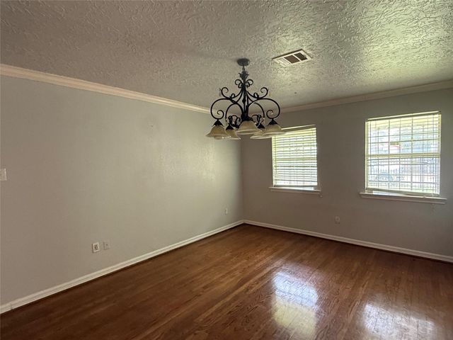 5651 Lyndhurst Drive, Houston, TX 77033
