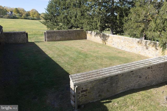 6832 PAXSON RD, New Hope, PA 18938