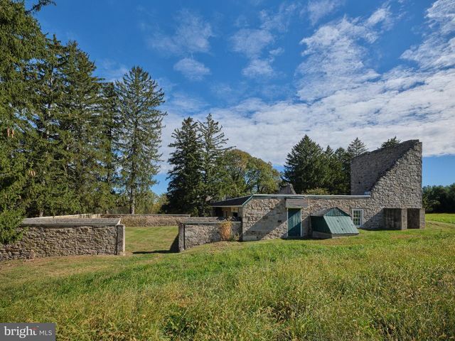 6832 PAXSON RD, New Hope, PA 18938