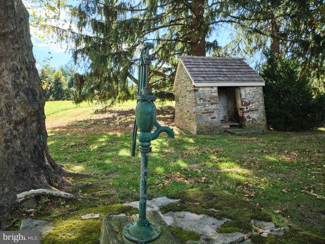 6832 PAXSON RD, New Hope, PA 18938