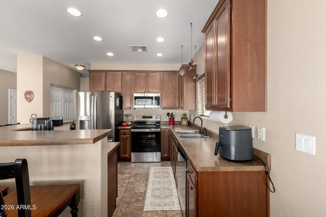 2756 S POWELL Road, Apache Junction, AZ 85119