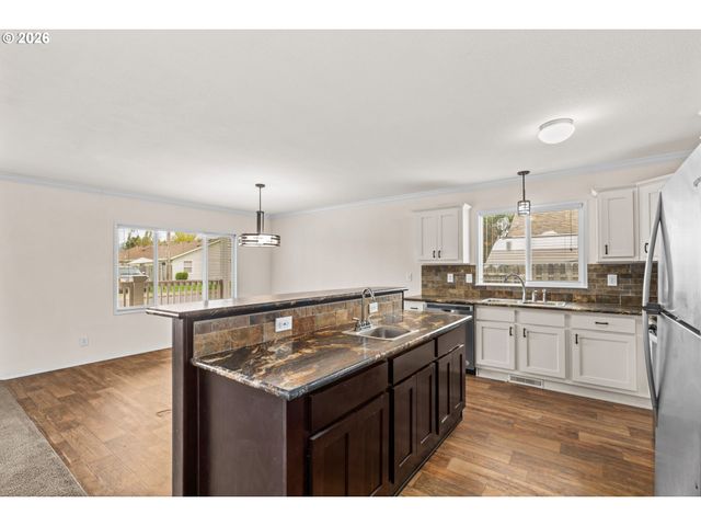 5089 D St, Springfield, OR 97478