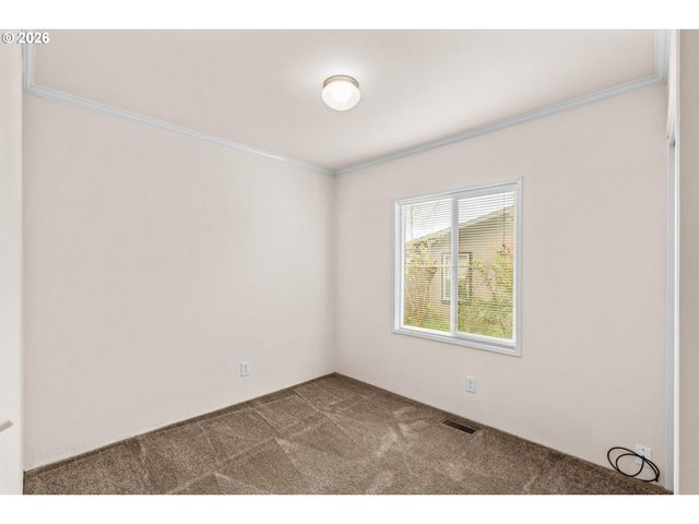 5089 D St, Springfield, OR 97478