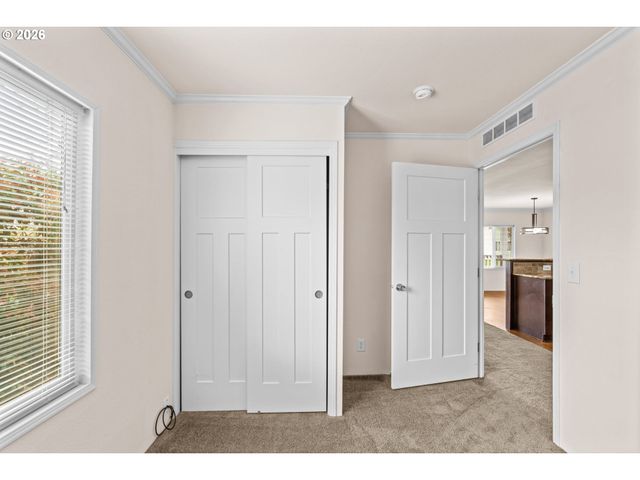 5089 D St, Springfield, OR 97478