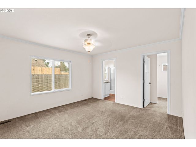 5089 D St, Springfield, OR 97478