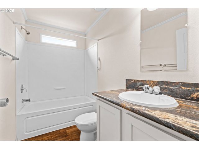 5089 D St, Springfield, OR 97478