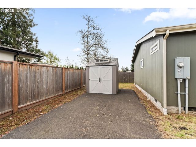 5089 D St, Springfield, OR 97478
