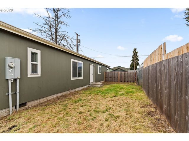 5089 D St, Springfield, OR 97478