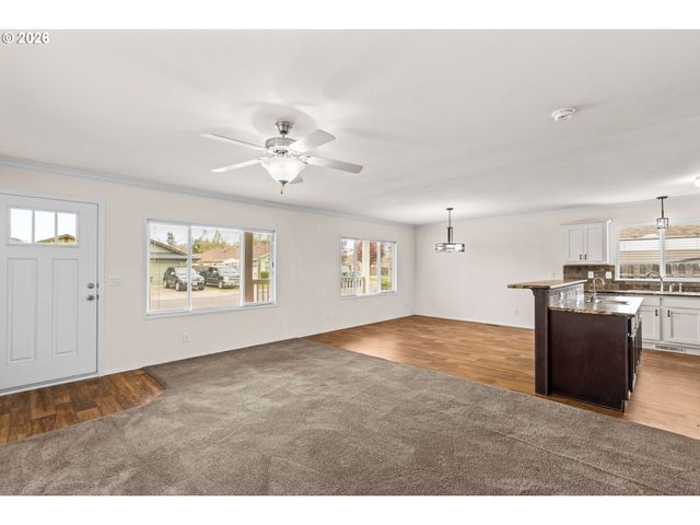 5089 D St, Springfield, OR 97478