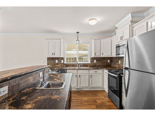 5089 D St, Springfield, OR 97478