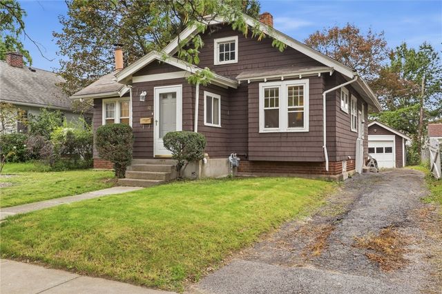 10 Lakewood Drive, Greece, NY 14616