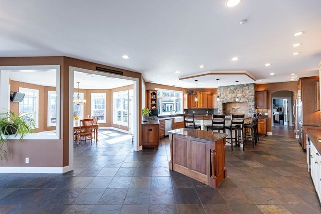 6 Crescent Drive, Bow, NH 03304