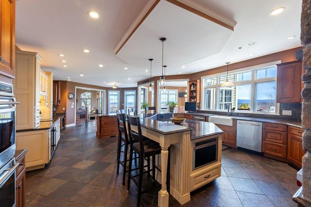 6 Crescent Drive, Bow, NH 03304