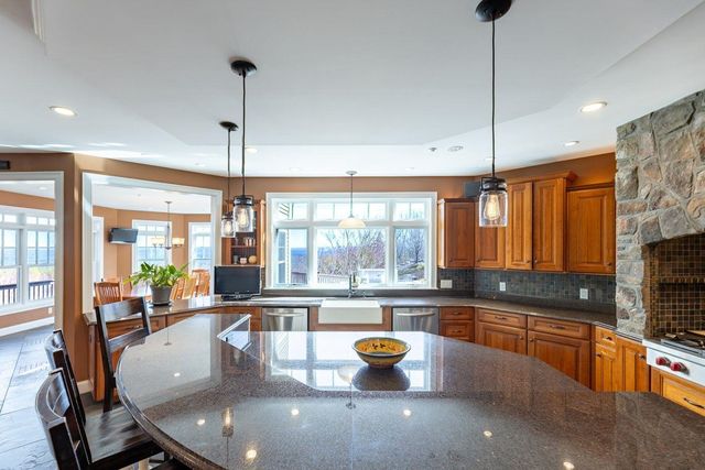 6 Crescent Drive, Bow, NH 03304