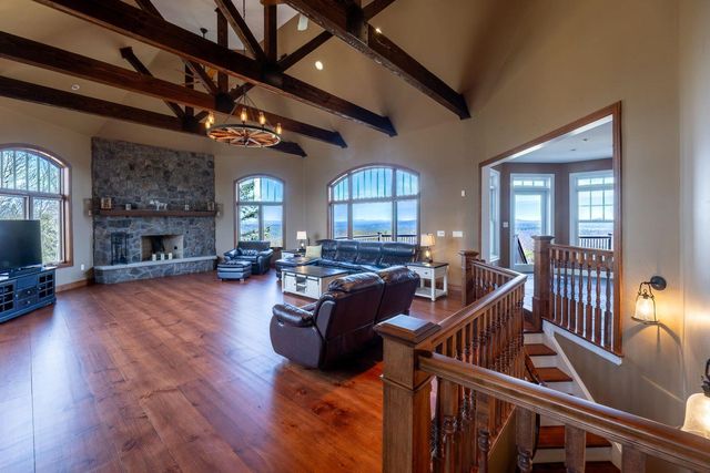 6 Crescent Drive, Bow, NH 03304