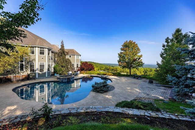 6 Crescent Drive, Bow, NH 03304