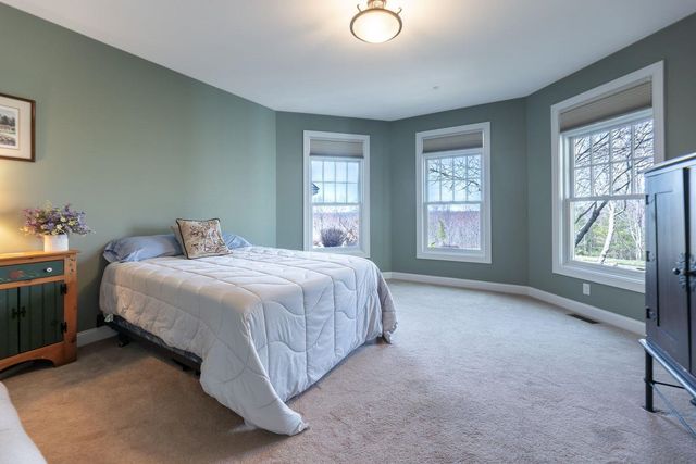 6 Crescent Drive, Bow, NH 03304