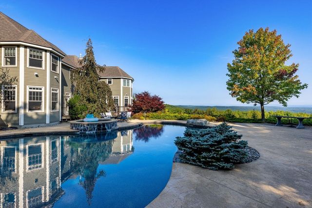 6 Crescent Drive, Bow, NH 03304