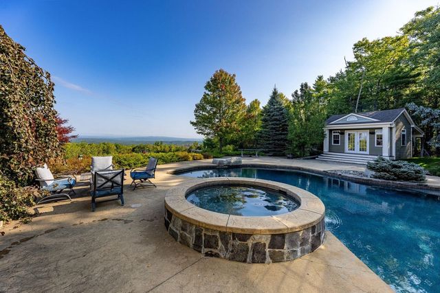 6 Crescent Drive, Bow, NH 03304