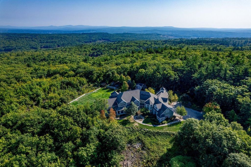 6 Crescent Drive, Bow, NH 03304