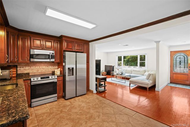 4 Hickory Drive, Mahopac, NY 10541